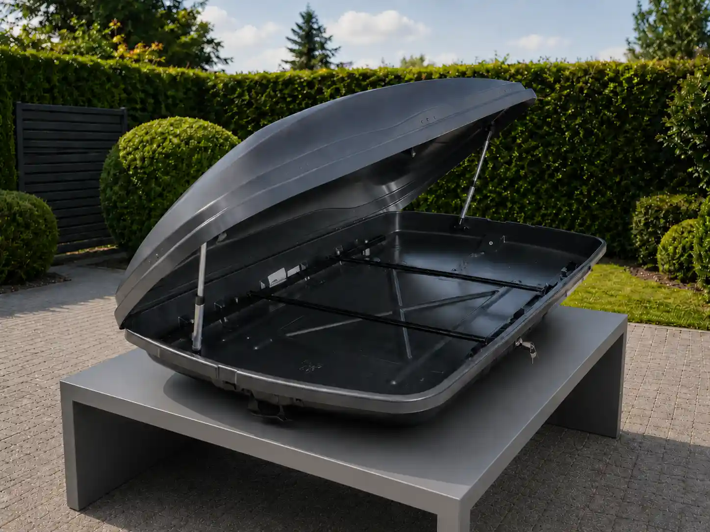 Tetőbox Pegasus 320L zárt állapotban